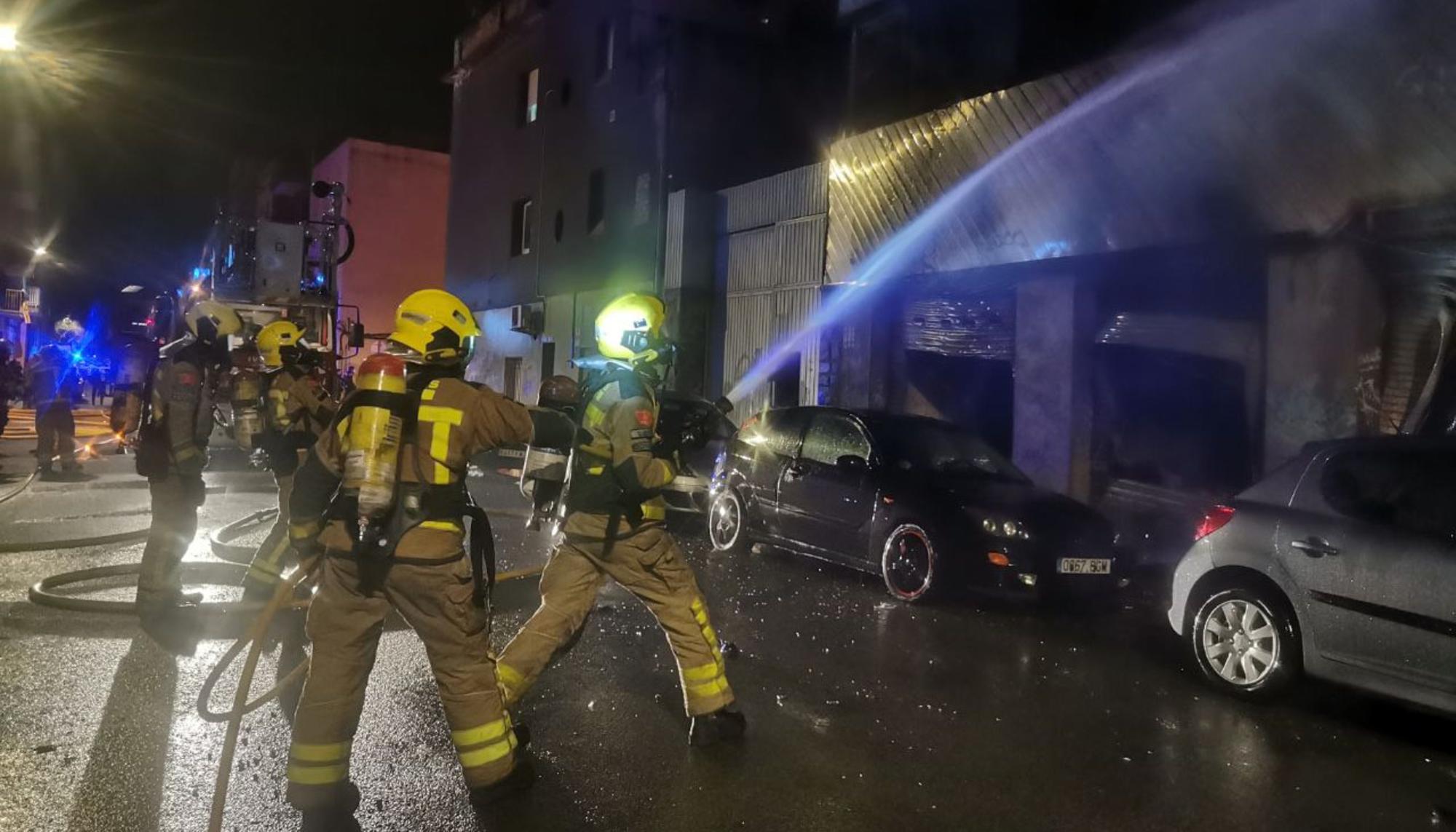 Incendio nave en Badalona